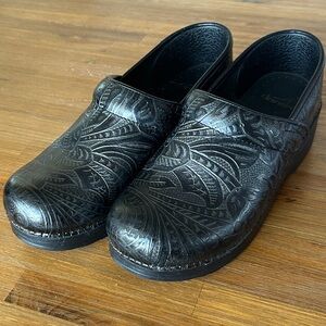 Dansko Tooled Black Leather Professional Nurse’s Clogs